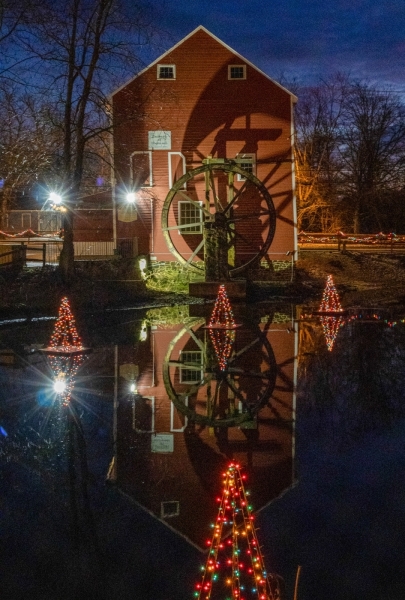 Corey-Chong-Red-House-with-Light-Music-Nov-2025-Digital-Color-Reflections-Beginner-Award
